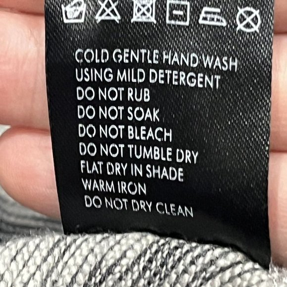 Tigerlily Australia Brand Open Knit Gray Cardigan Paisley Accents Medium Pockets - Picture 10 of 16